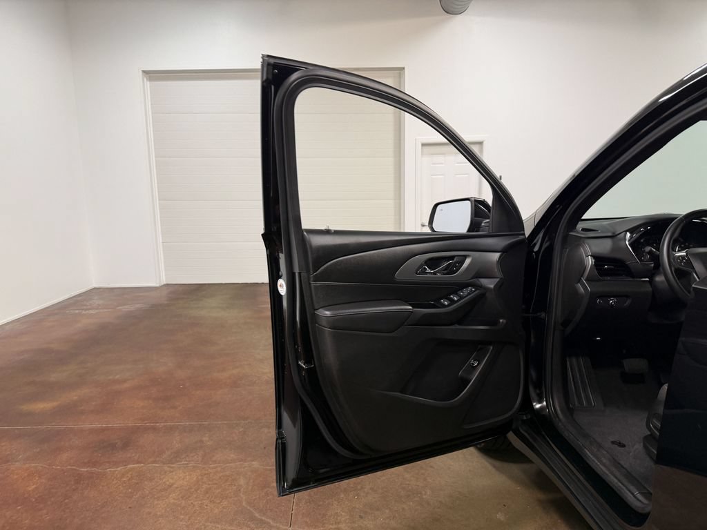 Used 2023 Chevrolet Traverse LT AWD/4WD image 57