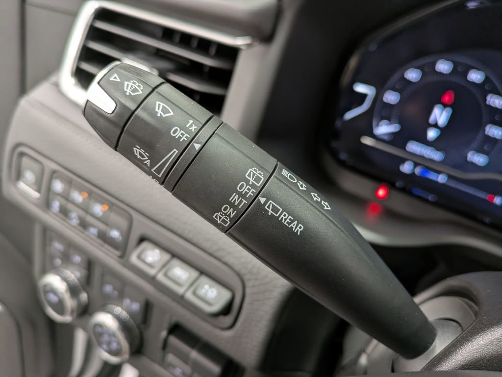 Used 2023 GMC Yukon Denali w/ Advanced Technology Package image 17