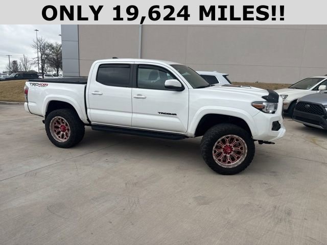 Used 2022 Toyota Tacoma TRD Sport image 2