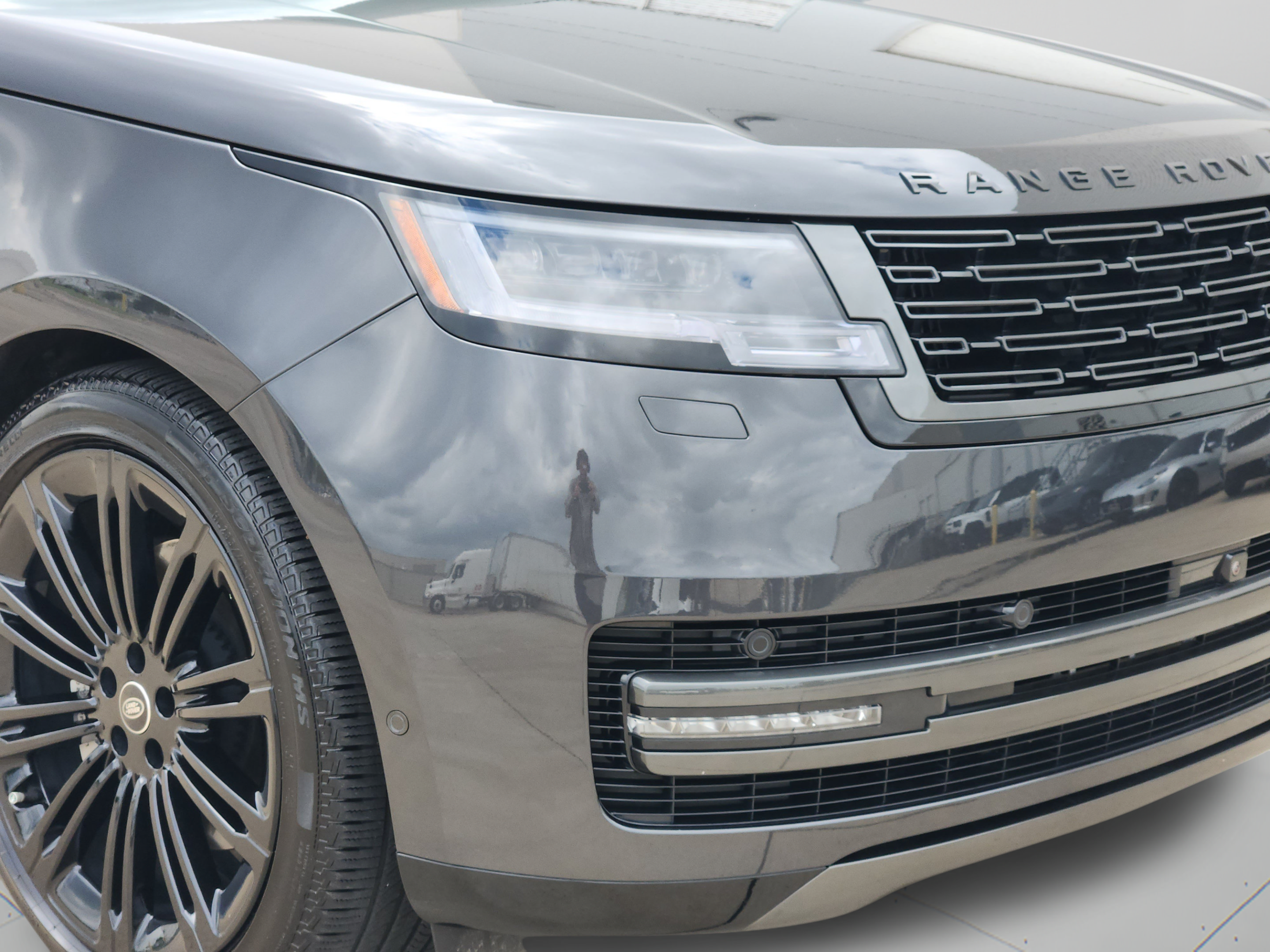 Certified 2025 Land Rover Range Rover SE AWD/4WD image 31
