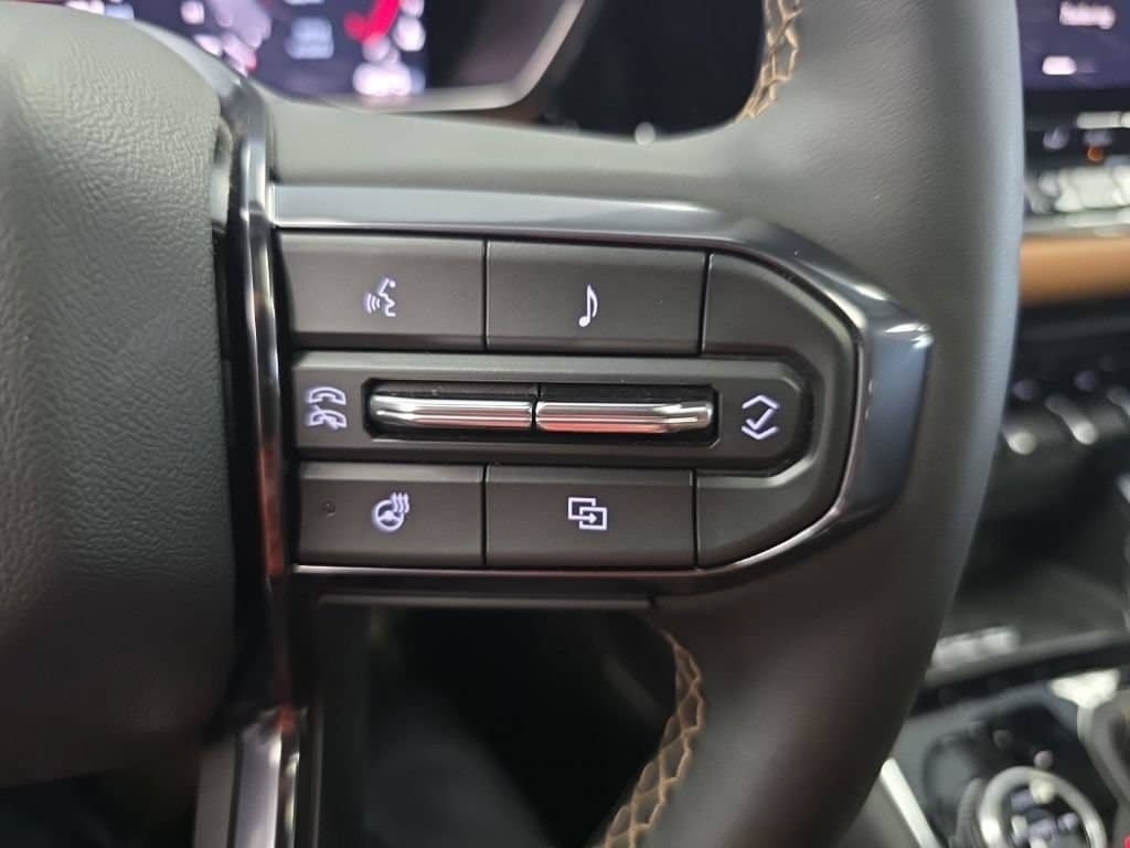 Certified 2025 GMC Canyon AT4 AWD/4WD image 28