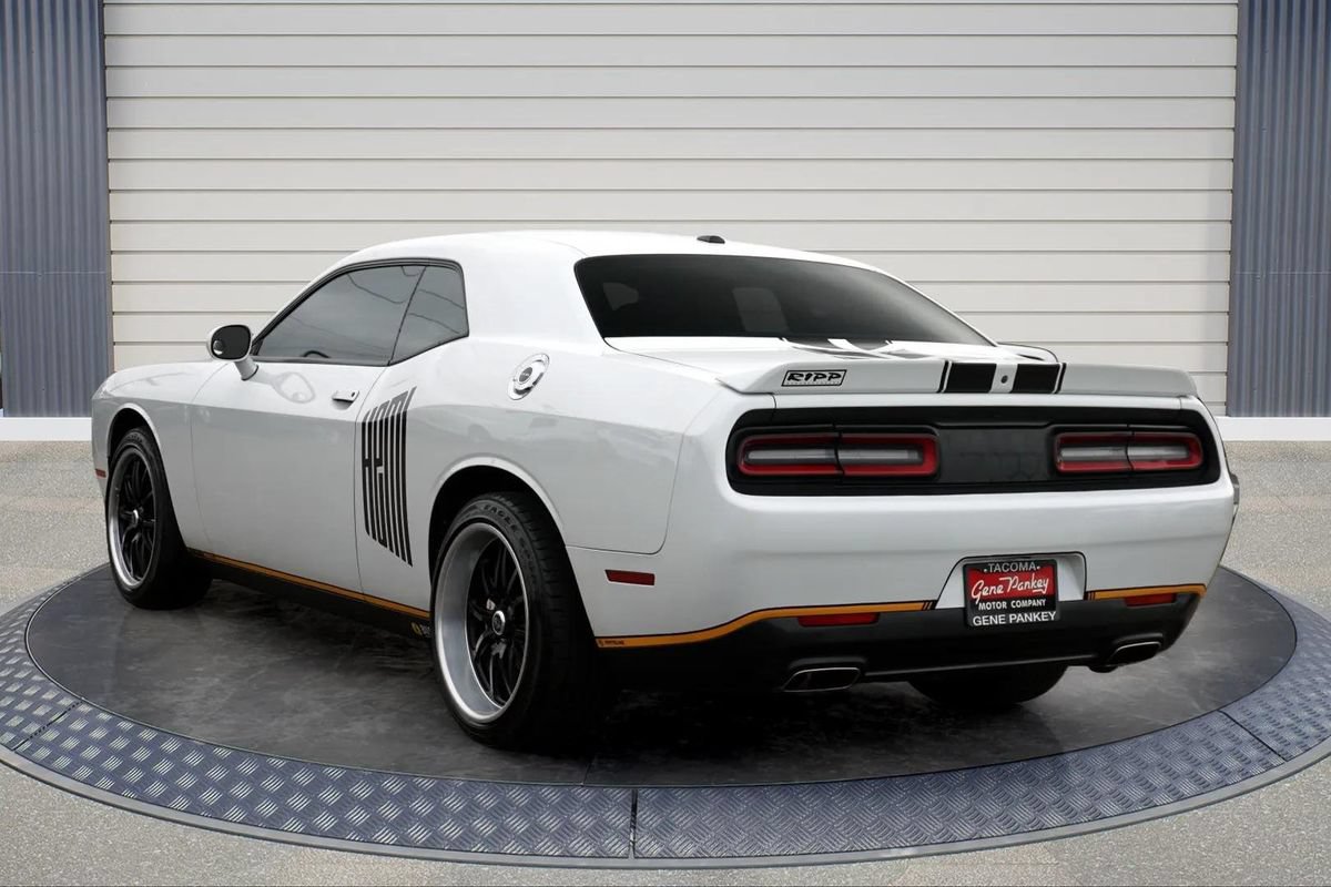 Used 2019 Dodge Challenger SXT RWD image 5