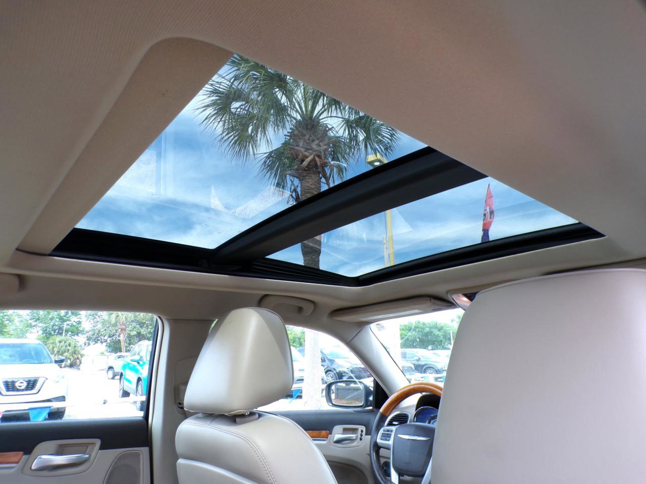 Used 2013 Chrysler 300 C w/ Beats Audio Group RWD image 28