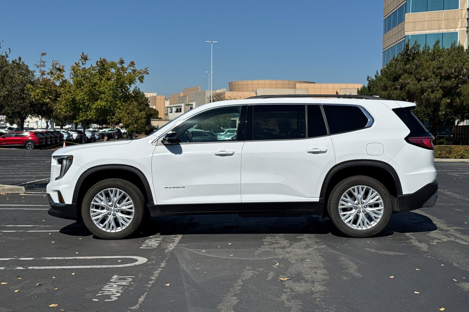 Used 2026 GMC Acadia Elevation w/ Elevation Premium Package FWD image 7