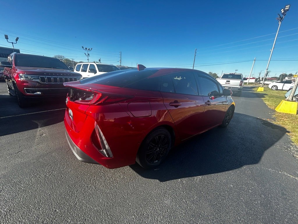 Used 2017 Toyota Prius Prime Advanced image 3