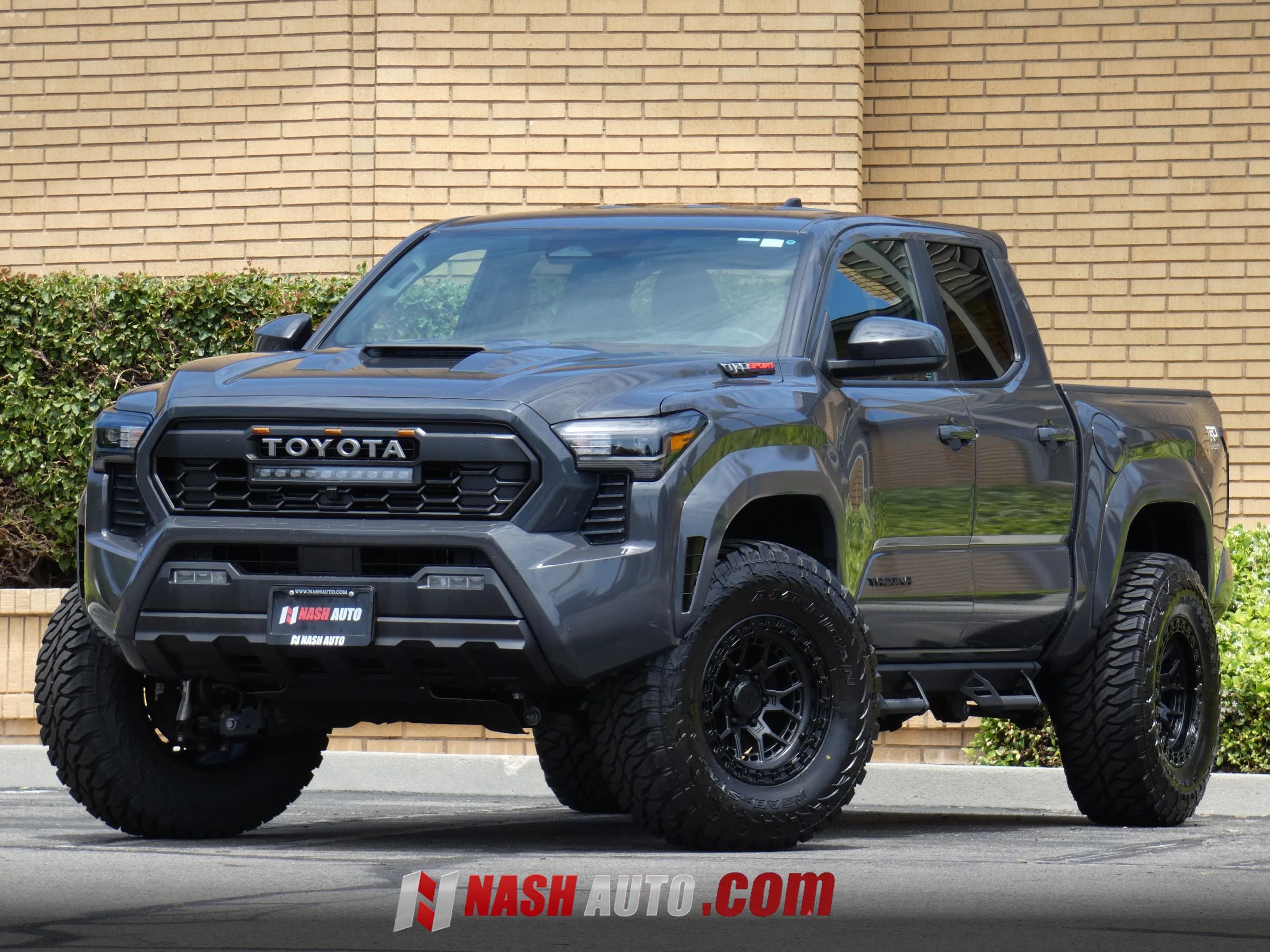 Used 2025 Toyota Tacoma TRD Sport AWD/4WD image 23