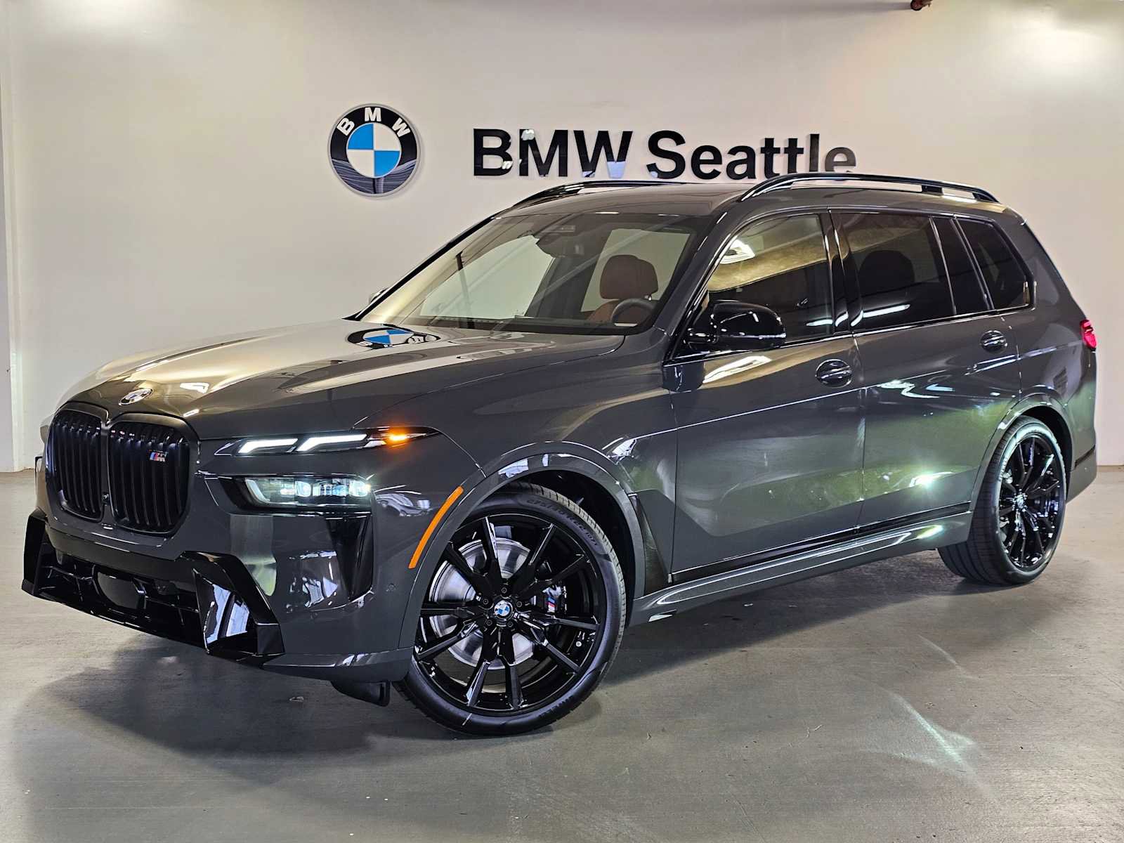 New 2026 BMW X7 M60i image 1
