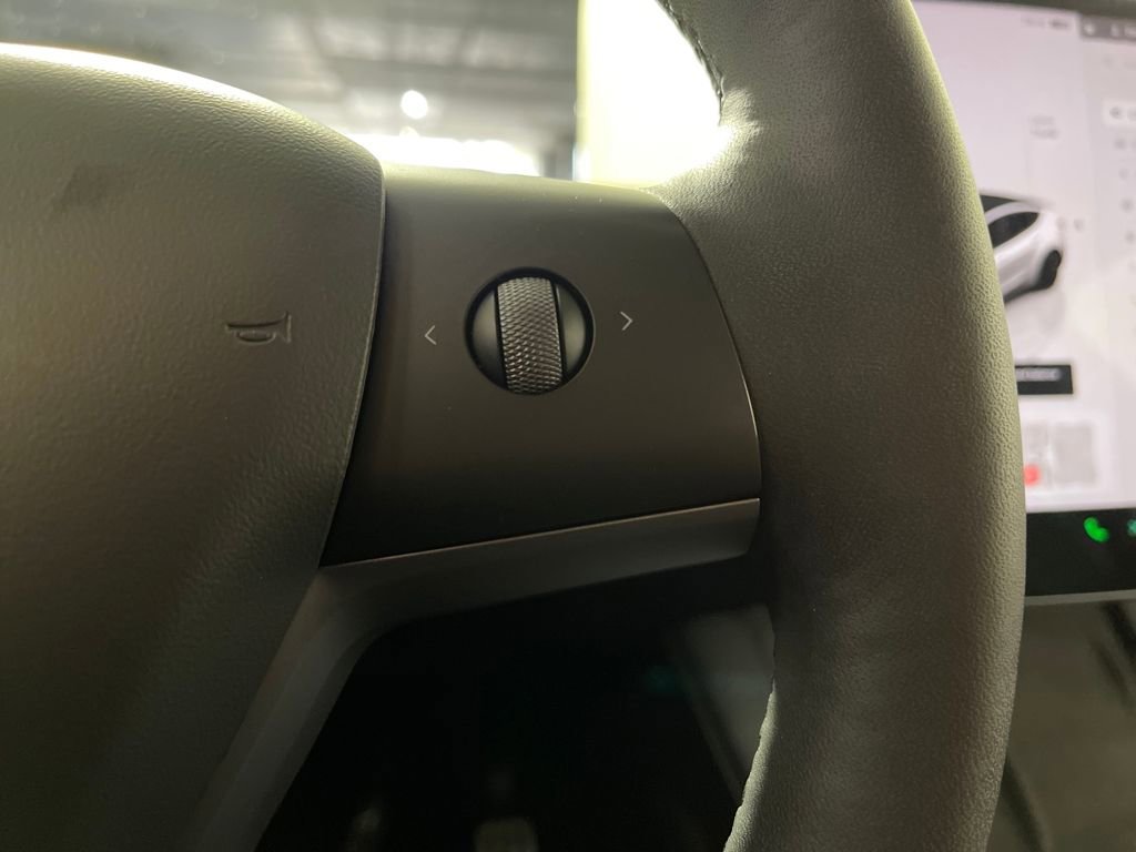 Used 2022 Tesla Model Y Performance image 28