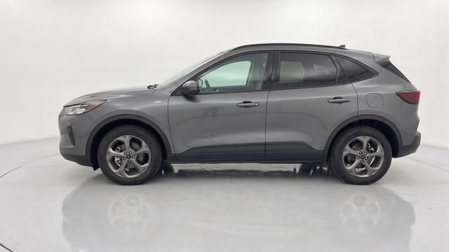 Used 2025 Ford Escape ST-Line Select AWD/4WD image 2