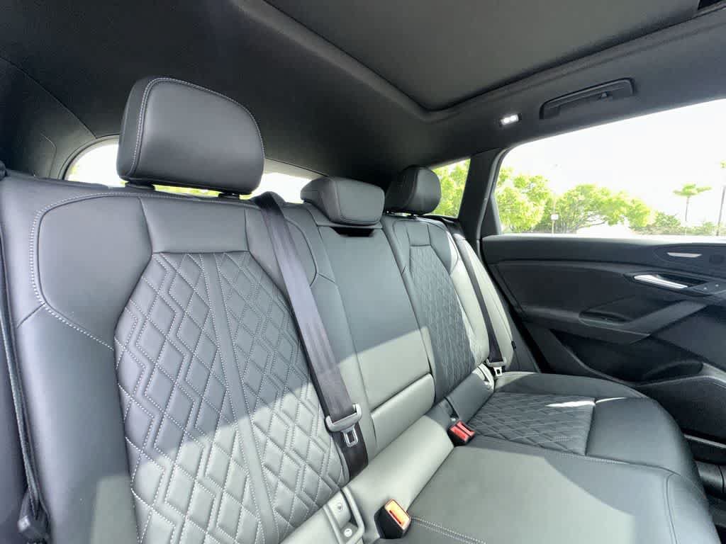 Used 2025 Audi SQ6 e-tron Prestige AWD/4WD image 26
