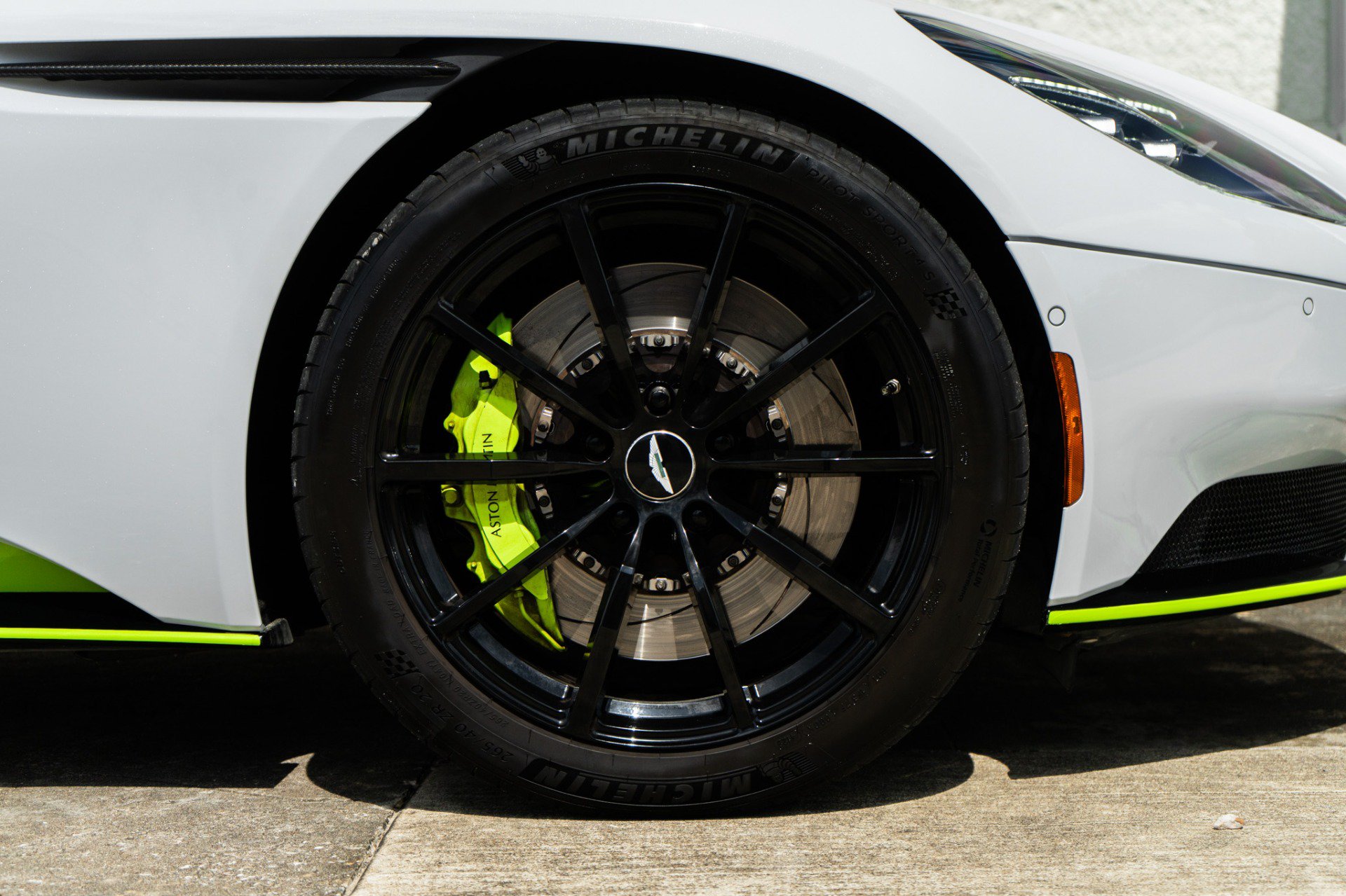 Used 2019 Aston Martin DB11 AMR RWD image 27