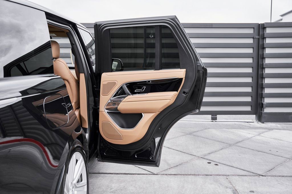Used 2023 Land Rover Range Rover SE image 23