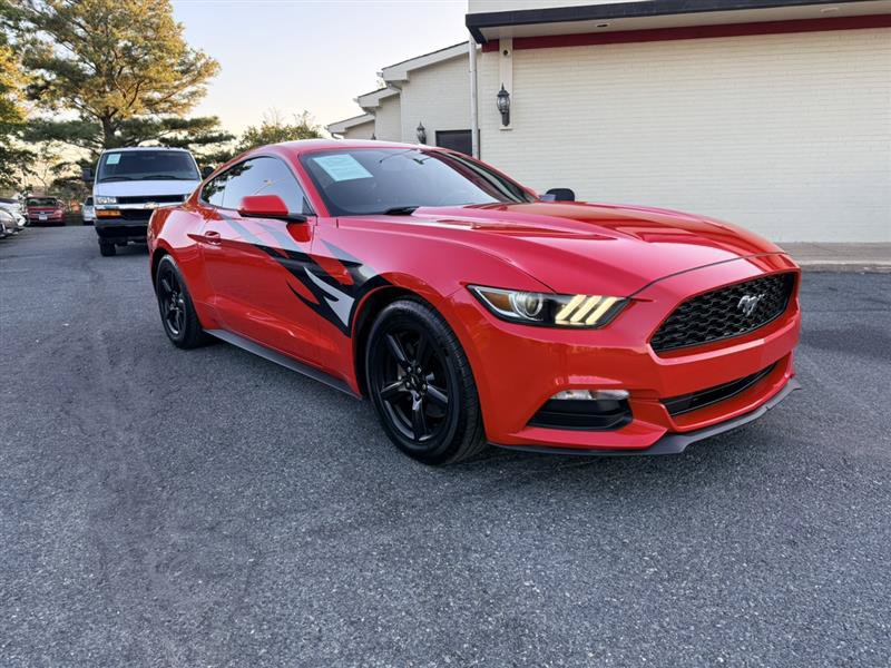 Used 2017 Ford Mustang Coupe RWD image 3