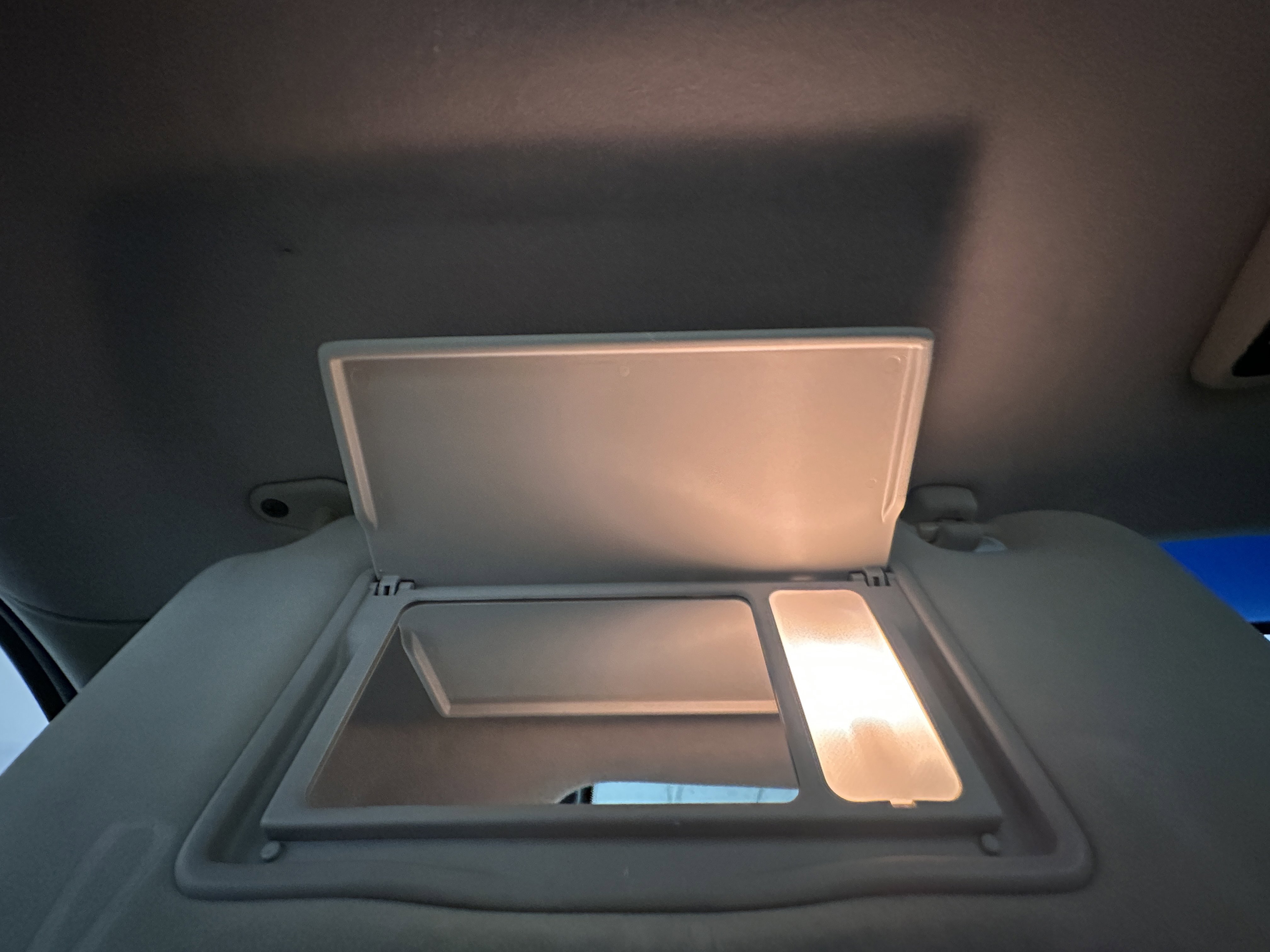 Used 2004 Mitsubishi Diamante LS image 17