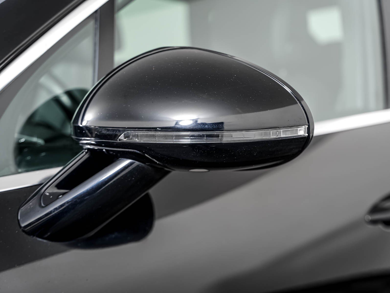 Certified 2023 Porsche Macan S AWD/4WD image 28