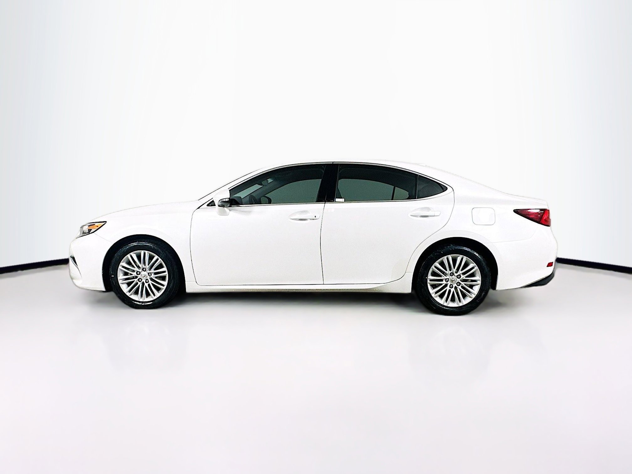 Used 2016 Lexus ES 350 w/ Accessory Package FWD image 4