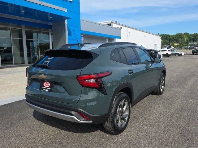 New 2026 Chevrolet Trax LT w/ Driver Confidence Package FWD image 7