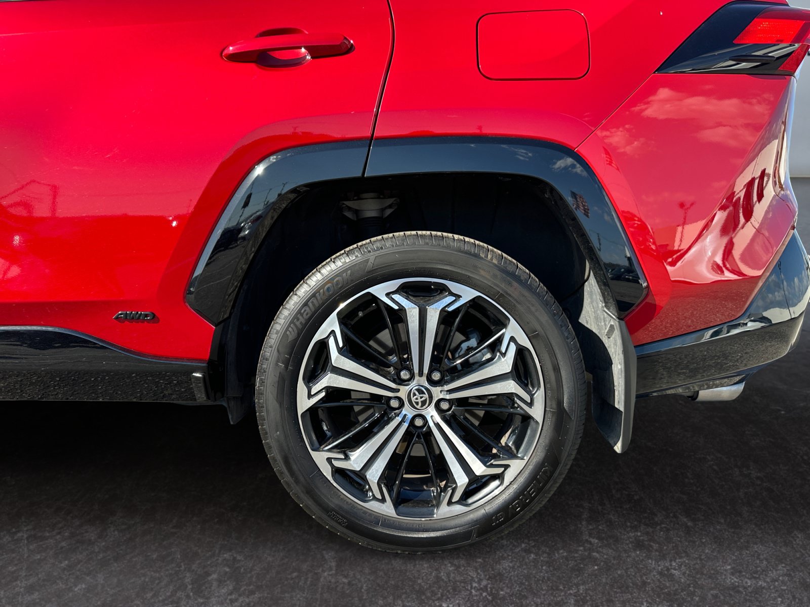 Used 2025 Toyota RAV4 XSE AWD/4WD image 14