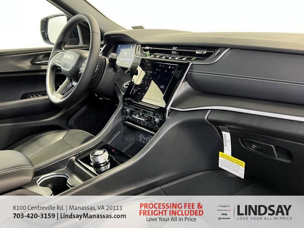 New 2025 Jeep Grand Cherokee Altitude image 15