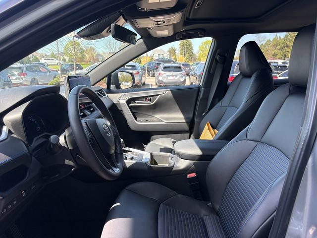 Used 2025 Toyota RAV4 XSE w/ Weather Package image 5