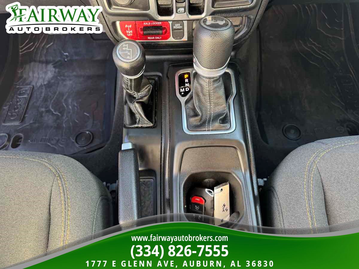 Used 2025 Jeep Wrangler Willys AWD/4WD image 24