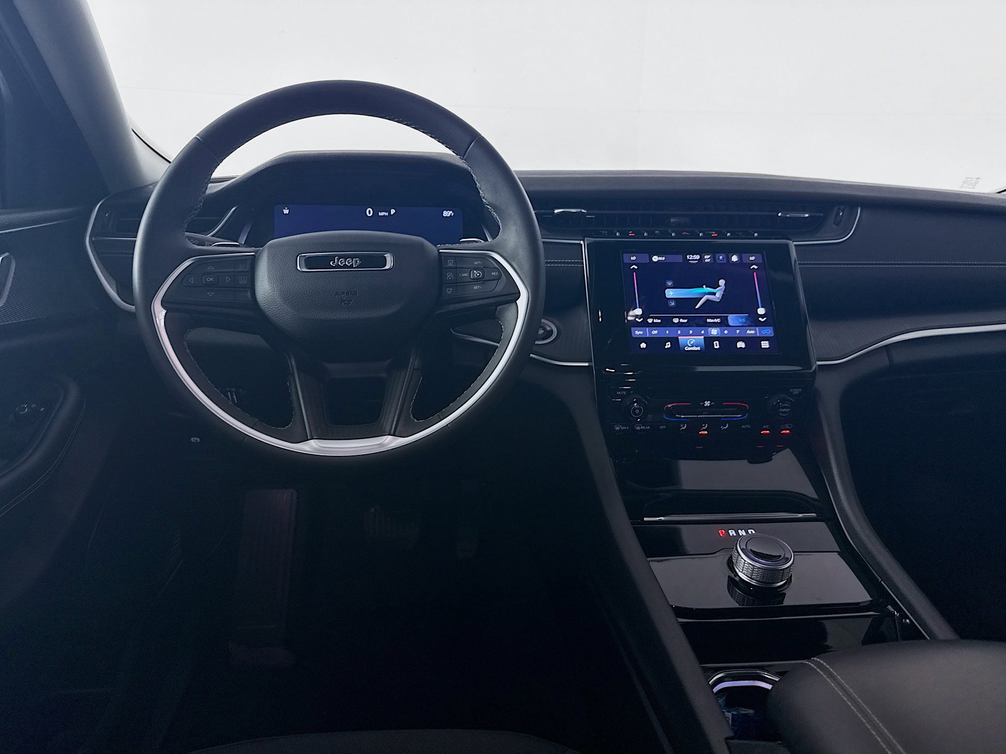 Used 2023 Jeep Grand Cherokee Laredo image 25