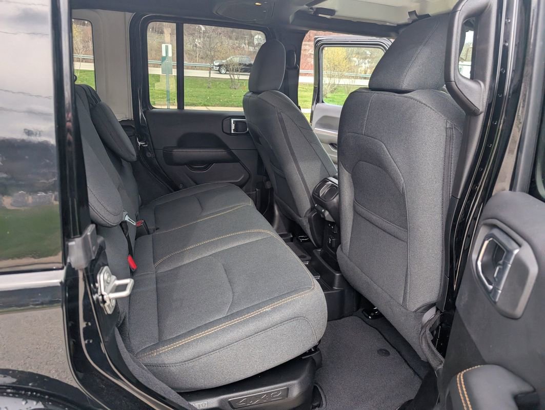 Used 2025 Jeep Wrangler Unlimited Sahara w/ Safety Group image 34