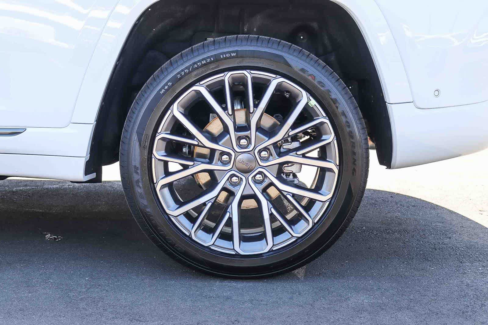 New 2026 Jeep Grand Cherokee Summit AWD/4WD image 11
