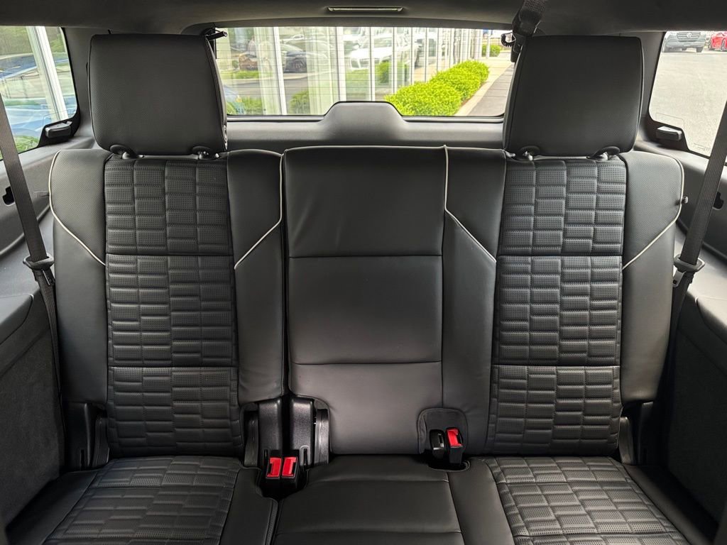 Used 2024 Cadillac Escalade ESV Sport Platinum w/ LPO, ONYX Package image 32