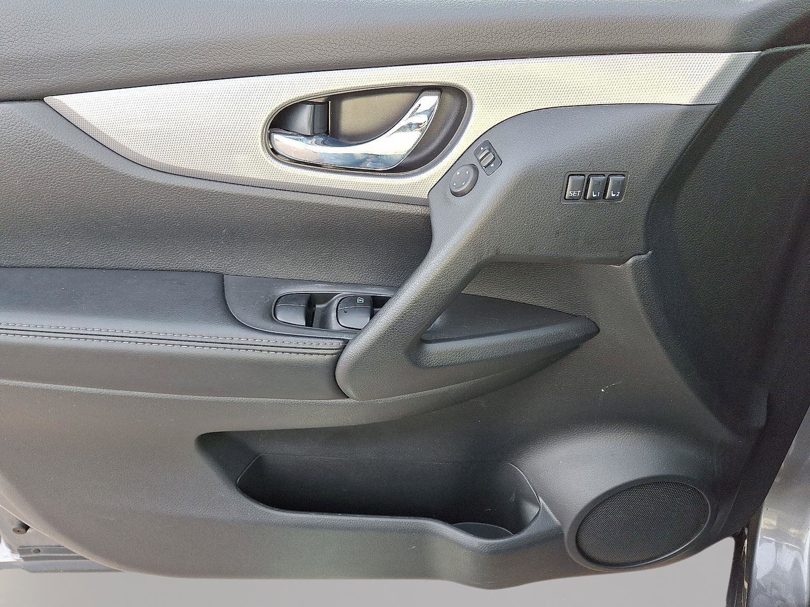 Used 2020 Nissan Rogue Sport SV w/ Technology Package image 12