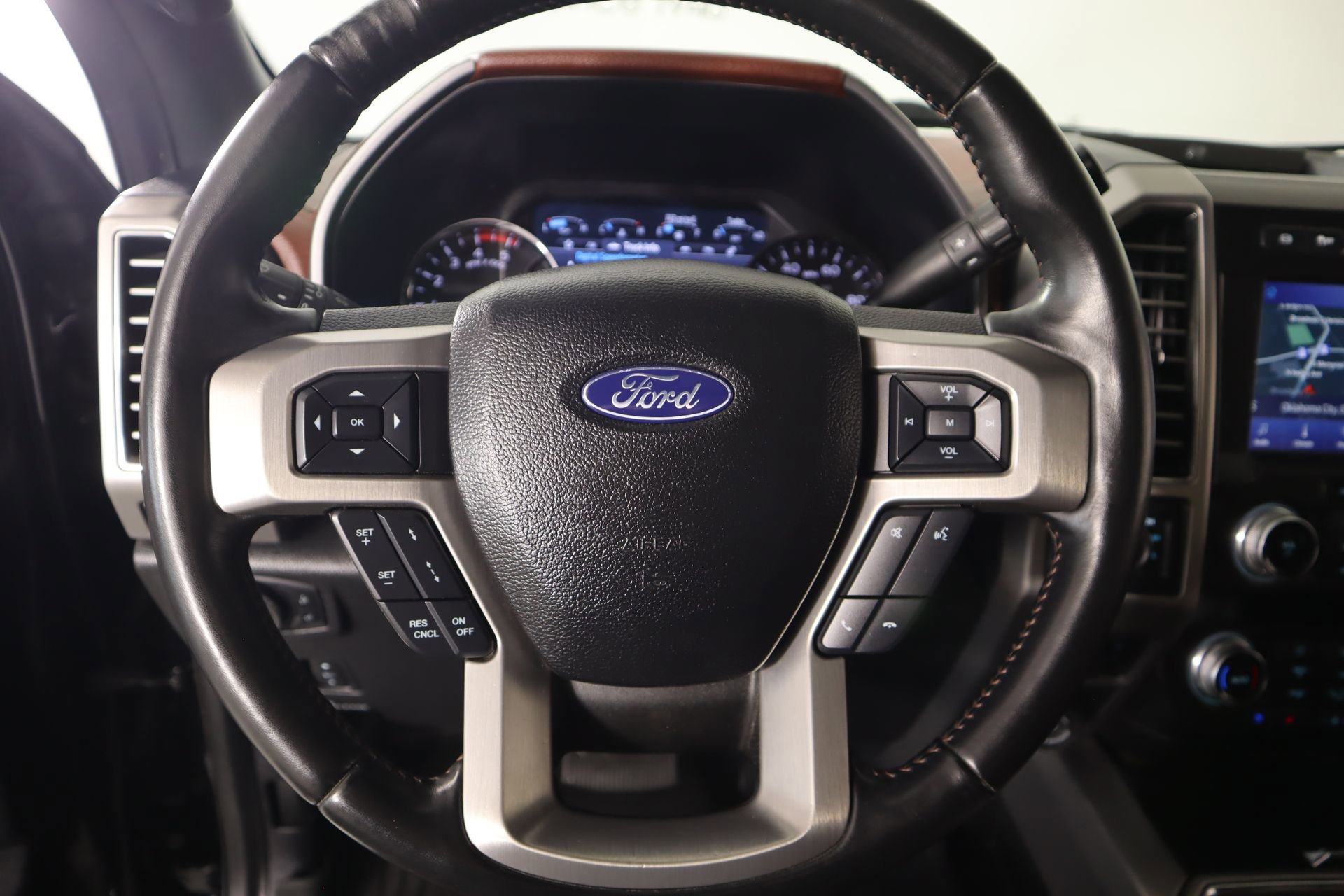 Used 2020 Ford F250 Platinum w/ FX4 Off-Road Package image 3