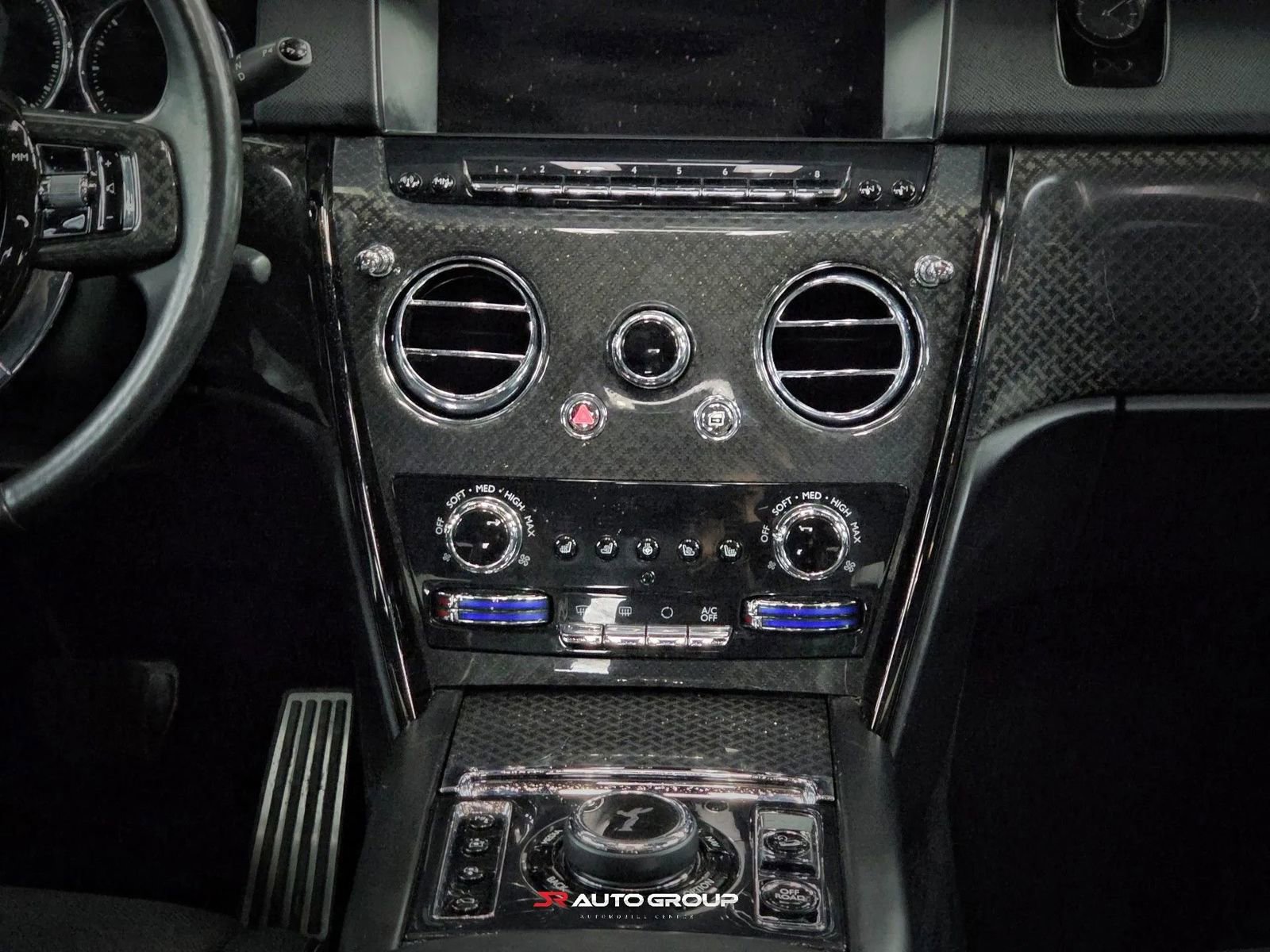 Used 2020 Rolls-Royce Cullinan Black Badge image 21