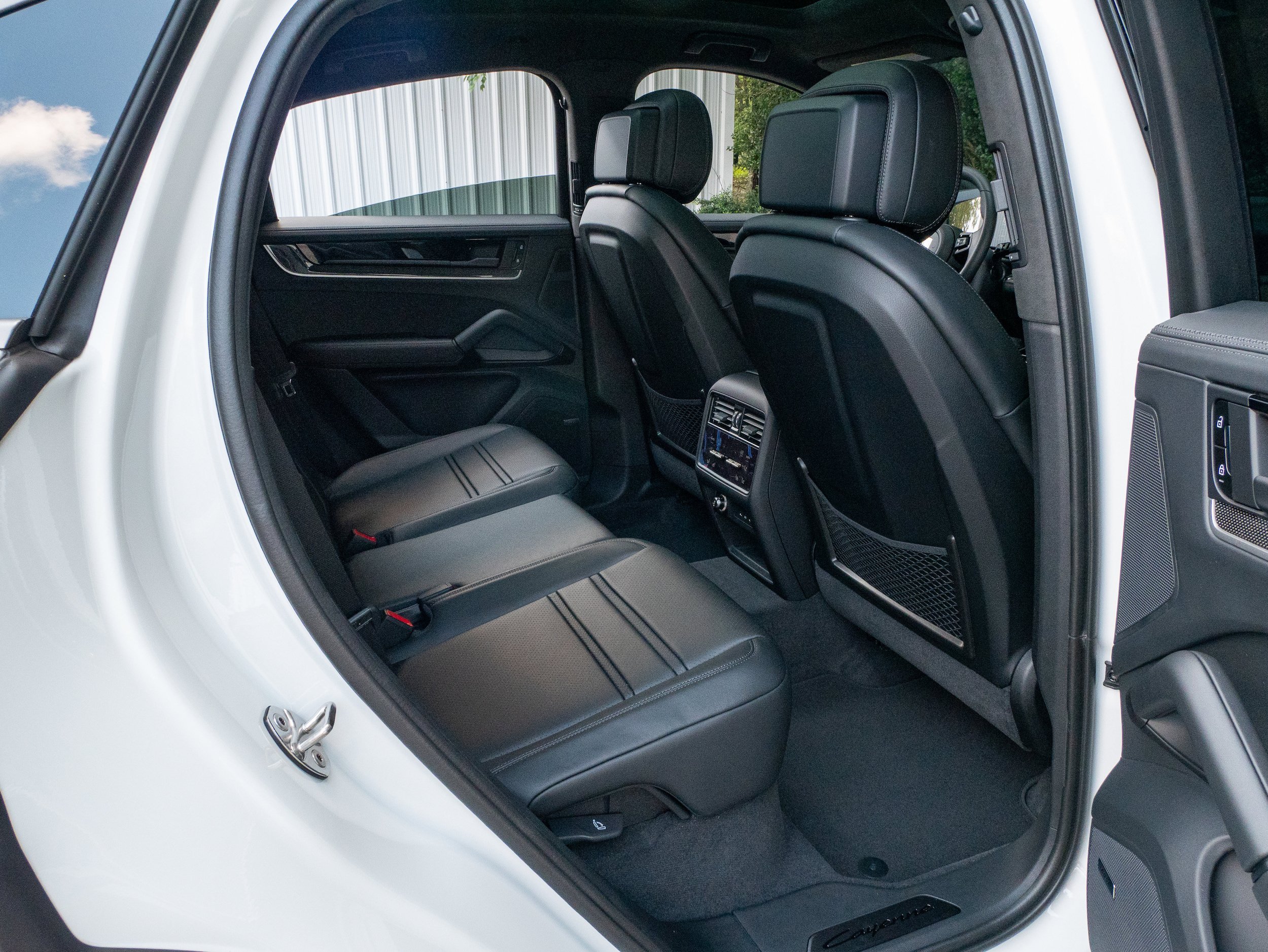 New 2025 Porsche Cayenne Turbo AWD/4WD image 39