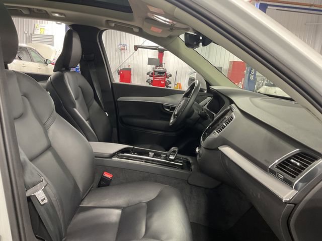 Used 2025 Volvo XC90 B5 Core w/ Protection Package AWD/4WD image 12