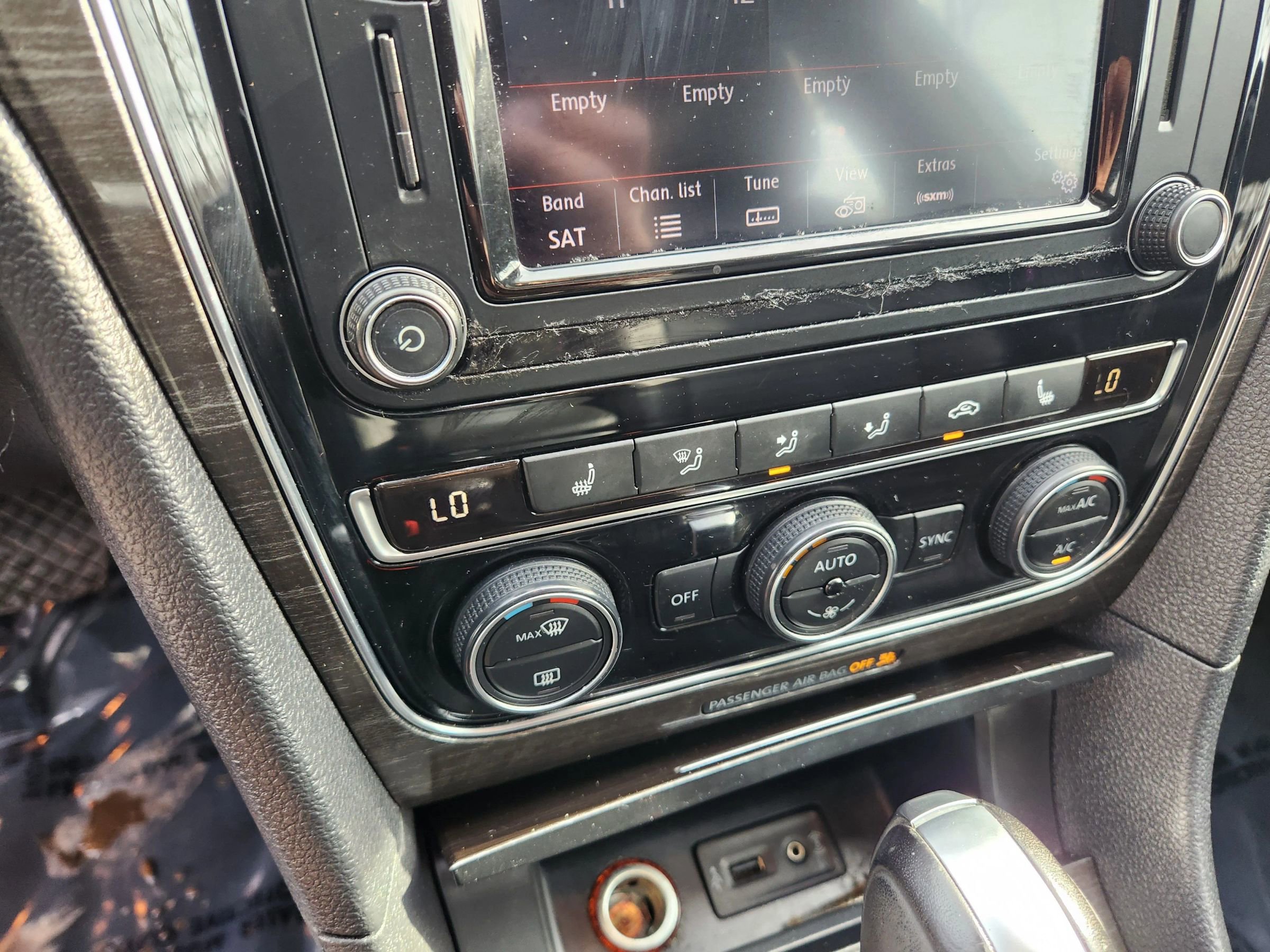 Used 2018 Volkswagen Passat 2.0T SE image 29