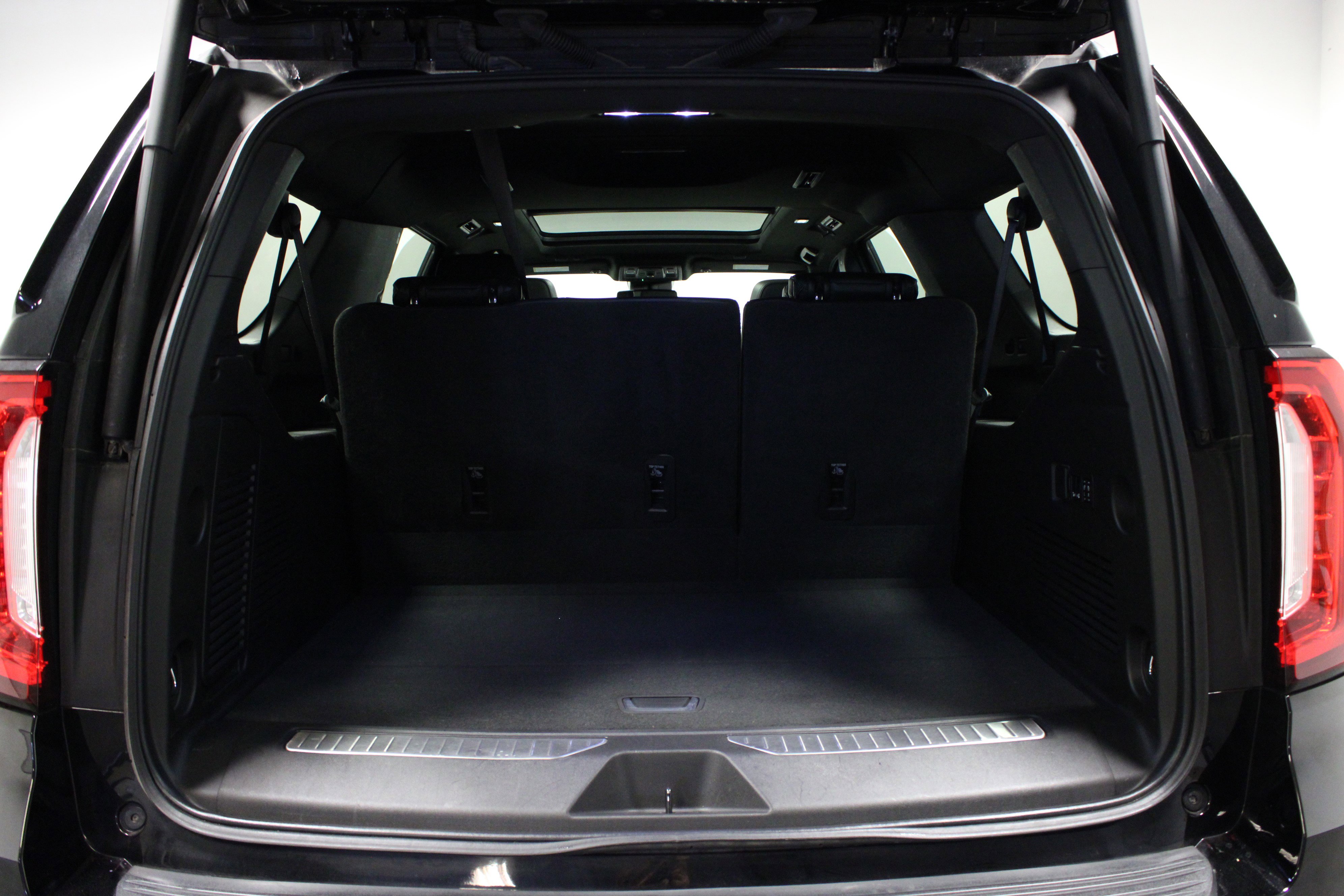 Used 2023 GMC Yukon XL Denali image 15