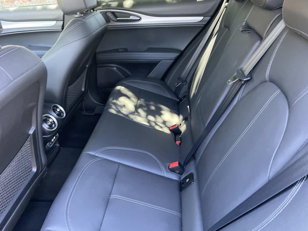 Used 2025 Alfa Romeo Stelvio Sprint AWD/4WD image 25