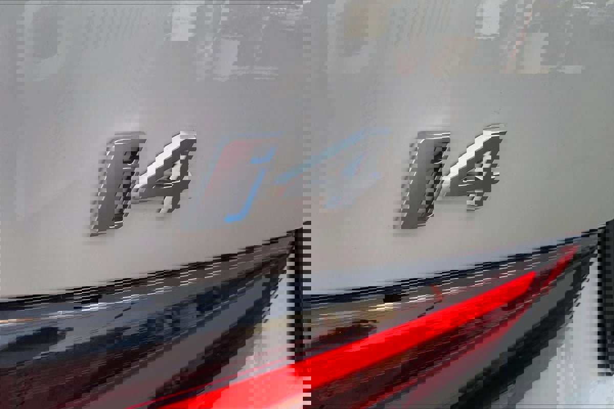 Used 2023 BMW i4 eDrive40 image 8