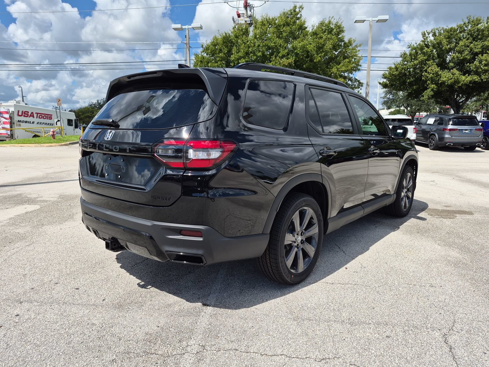 New 2026 Honda Pilot Sport image 6