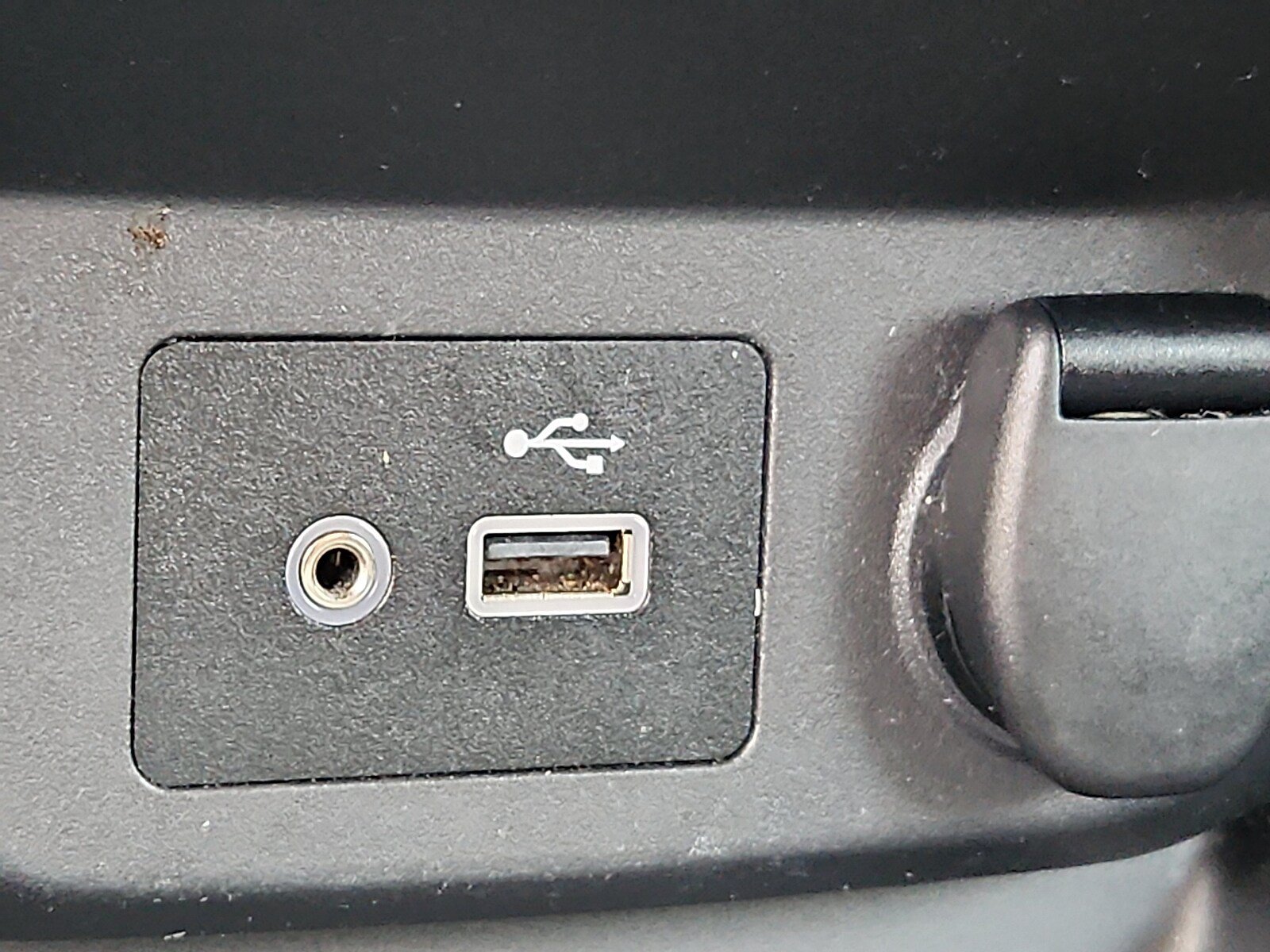 Used 2018 Nissan Rogue SV FWD image 24