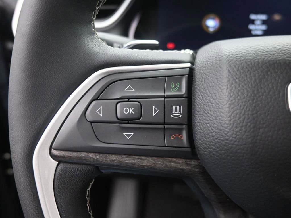 Used 2023 Jeep Grand Cherokee L Limited AWD/4WD image 34