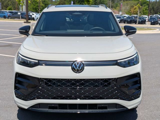New 2026 Volkswagen Tiguan SE R-Line FWD image 9