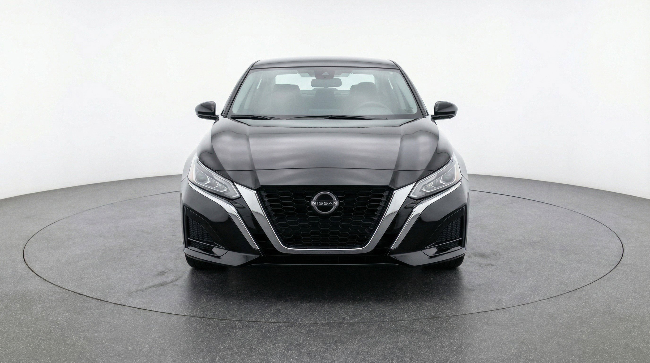 Used 2025 Nissan Altima 2.5 SV FWD image 2