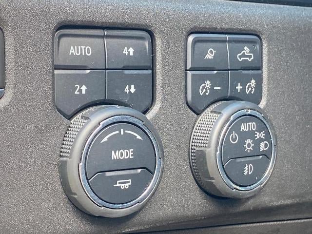 Used 2023 Chevrolet Silverado 1500 High Country w/ Technology Package AWD/4WD image 18