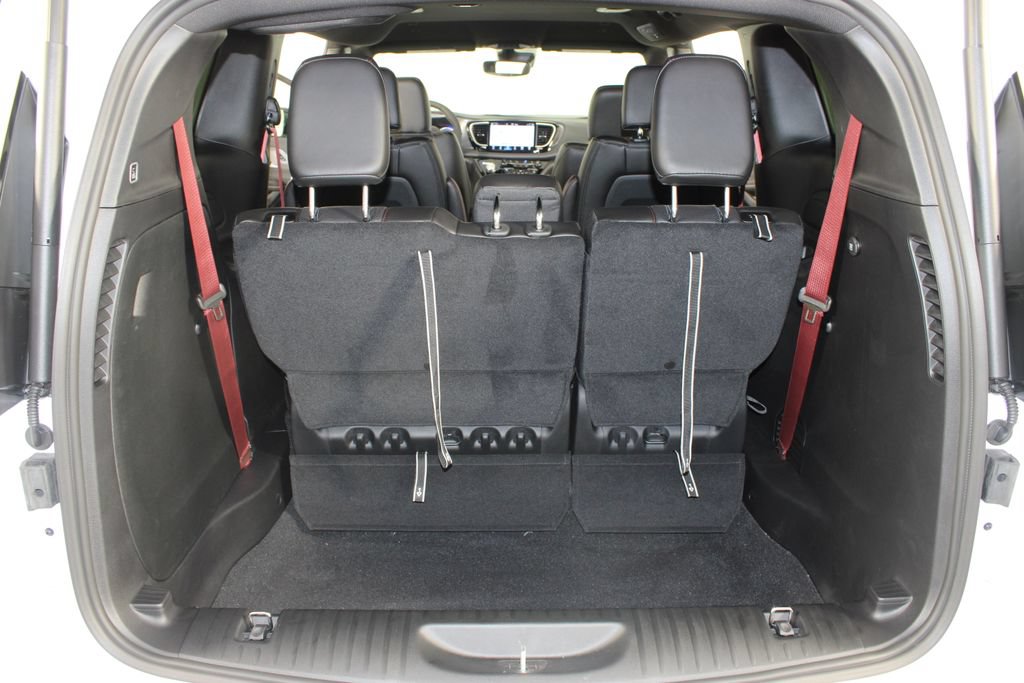 New 2027 Chrysler Pacifica Select FWD image 19