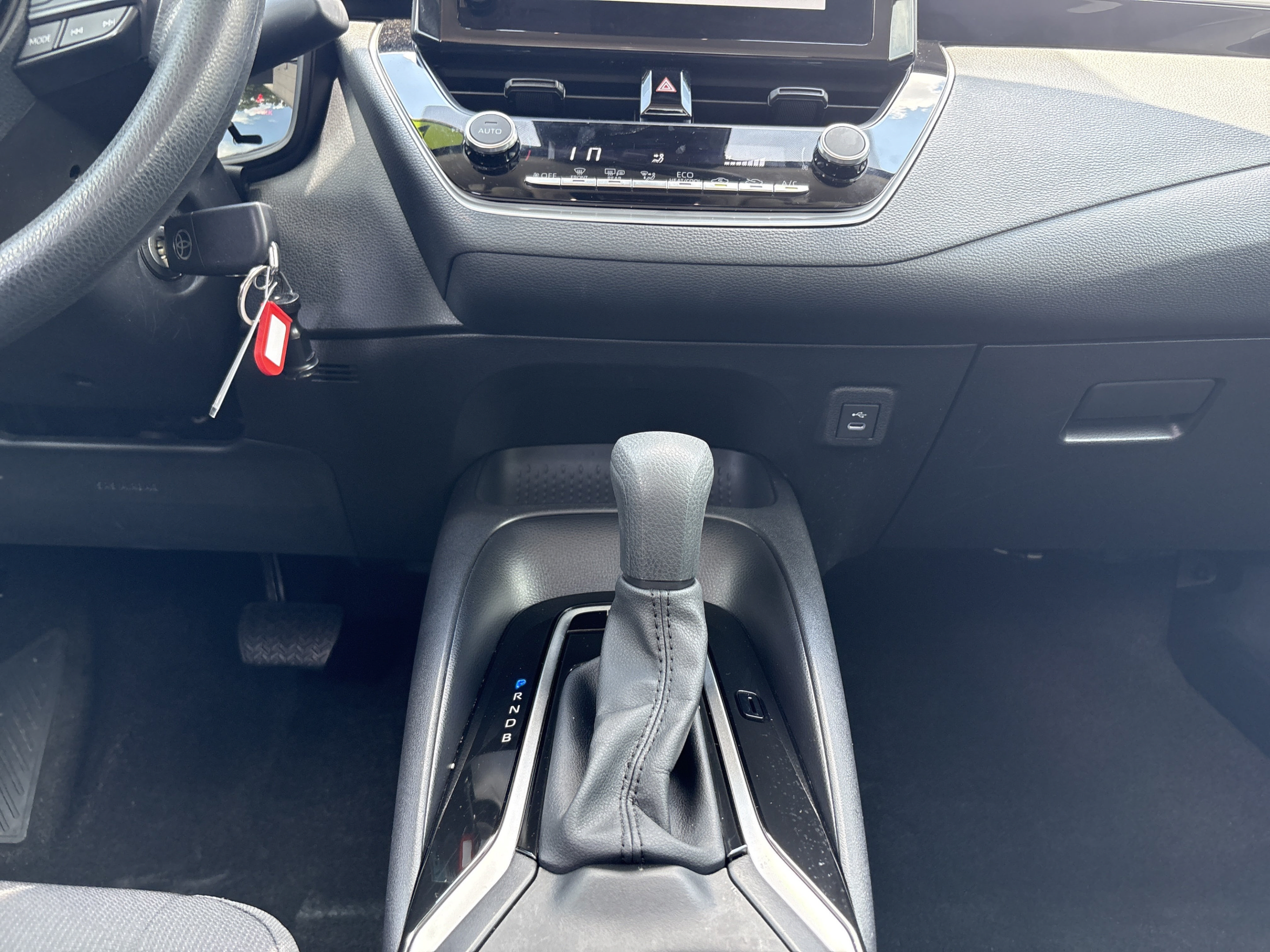 Used 2026 Toyota Corolla LE FWD image 9