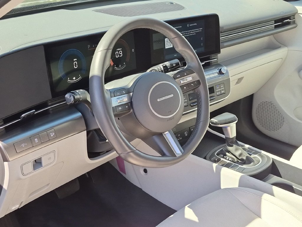 Used 2025 Hyundai Kona SEL FWD image 15