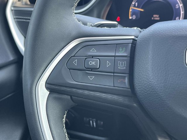 Used 2023 Jeep Grand Cherokee Altitude AWD/4WD image 28