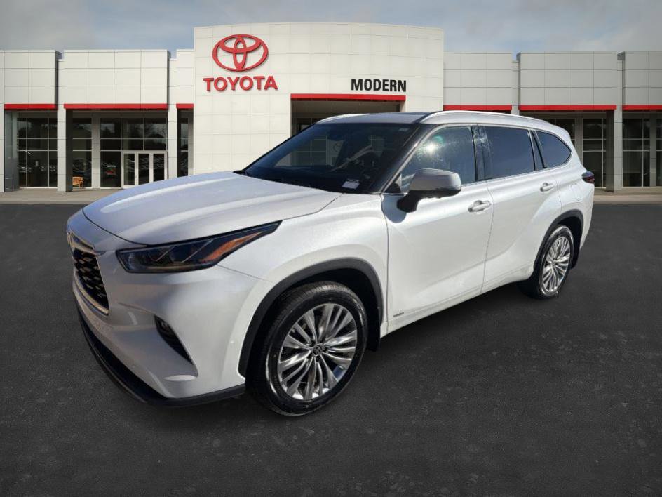 Used 2024 Toyota Highlander Platinum image 1