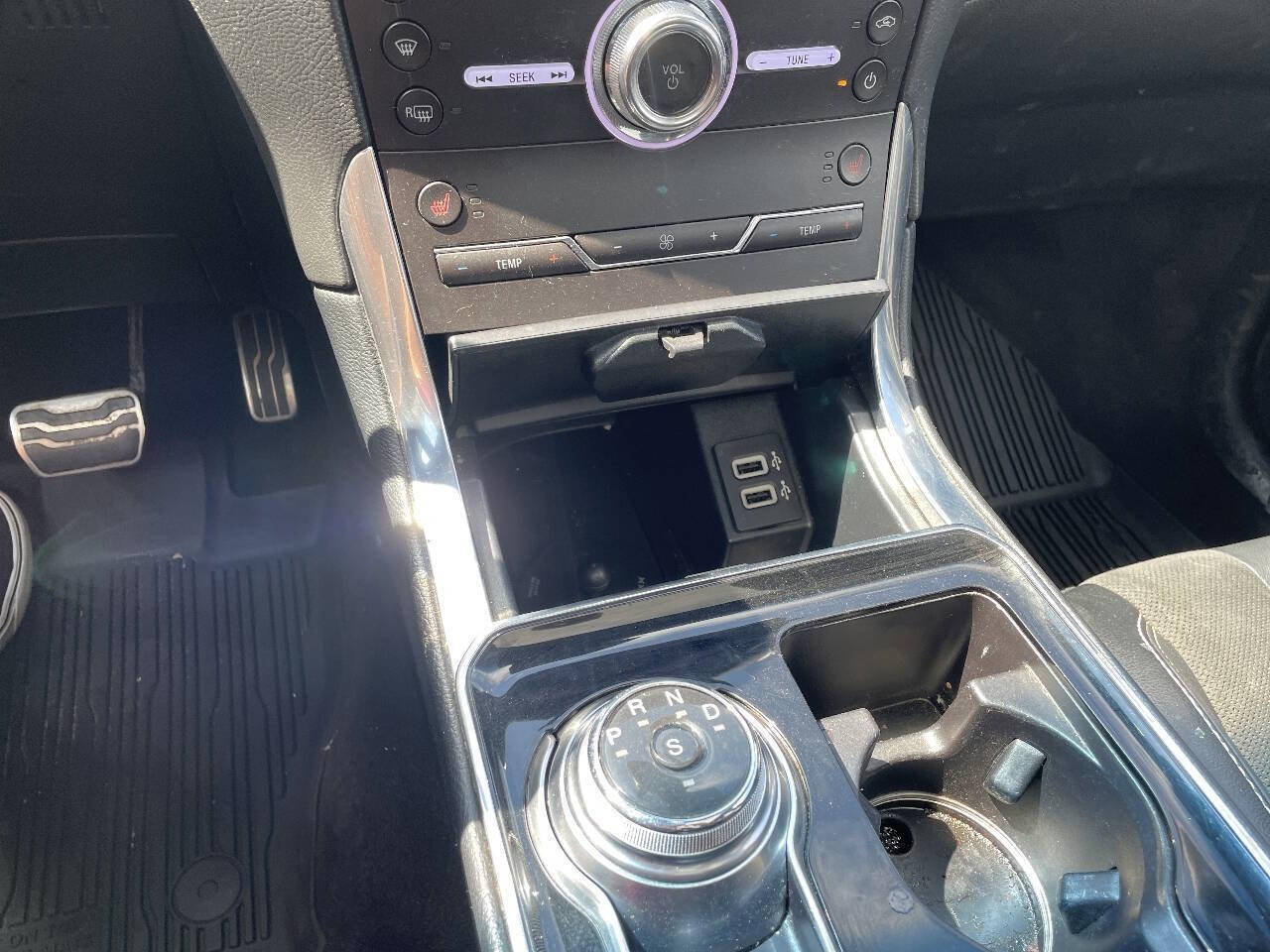 Used 2019 Ford Edge ST w/ Cold Weather Package AWD/4WD image 28